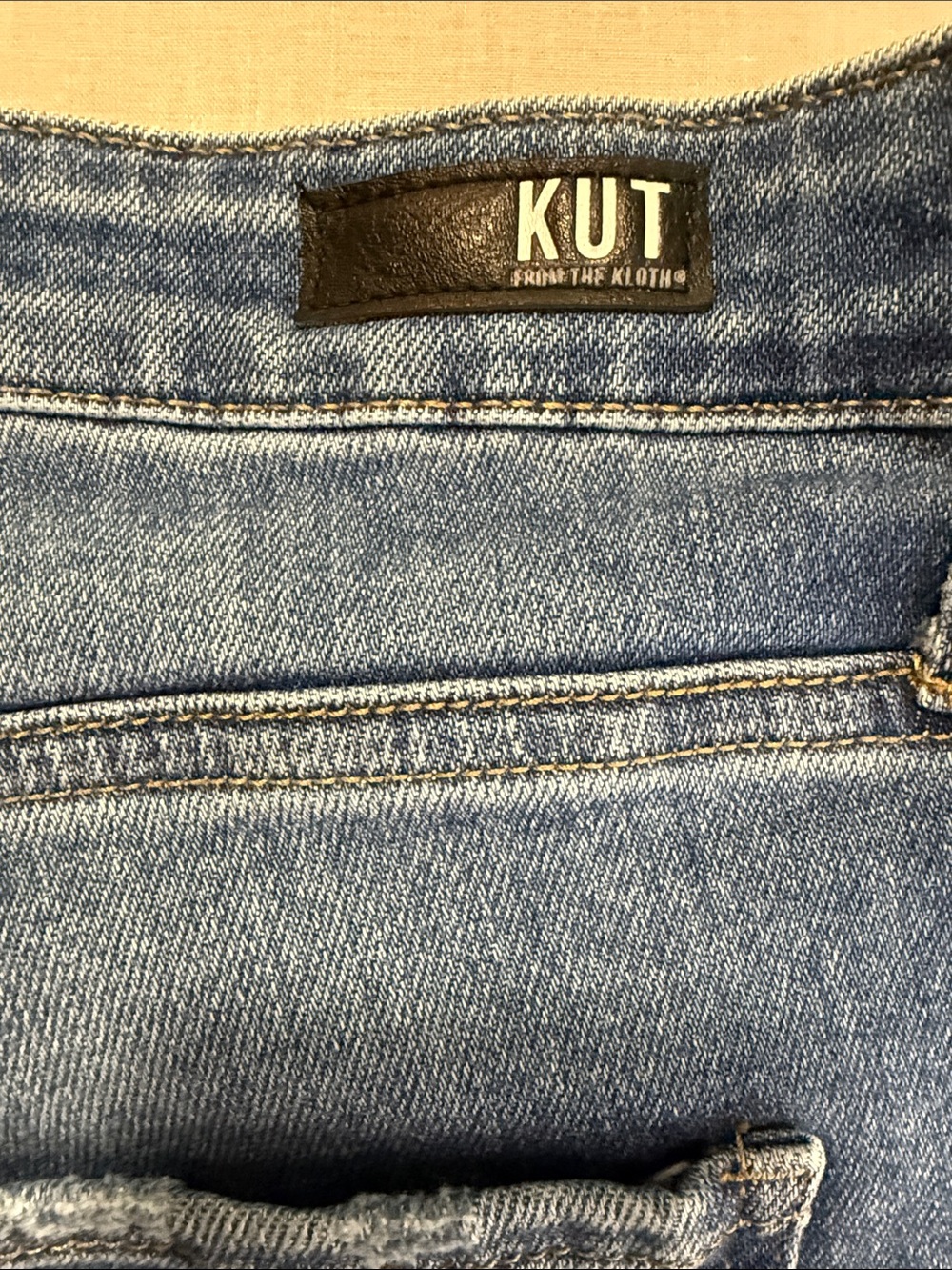 Kut from the Kloth Medium Blue Cropped Button-Fly Jeans. Size 16 - Picture 5 of 9